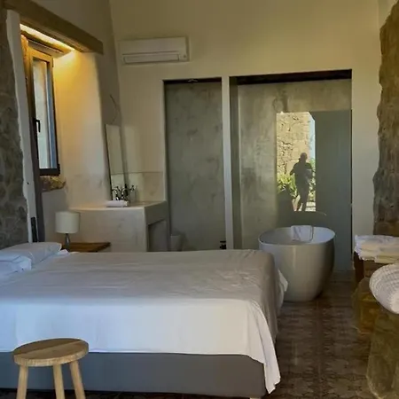 Fantastic House Touching The Sky Villa Tiurana